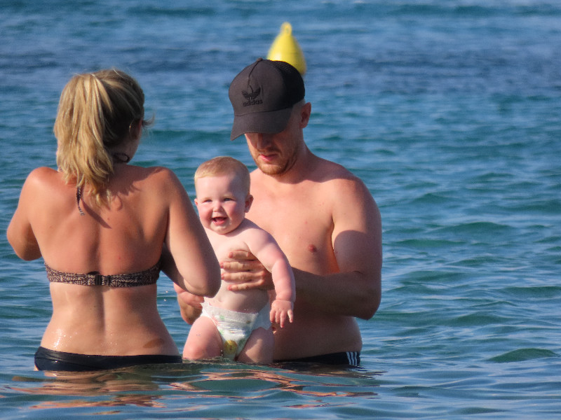 Plezier met je kindje in zee op Corfu