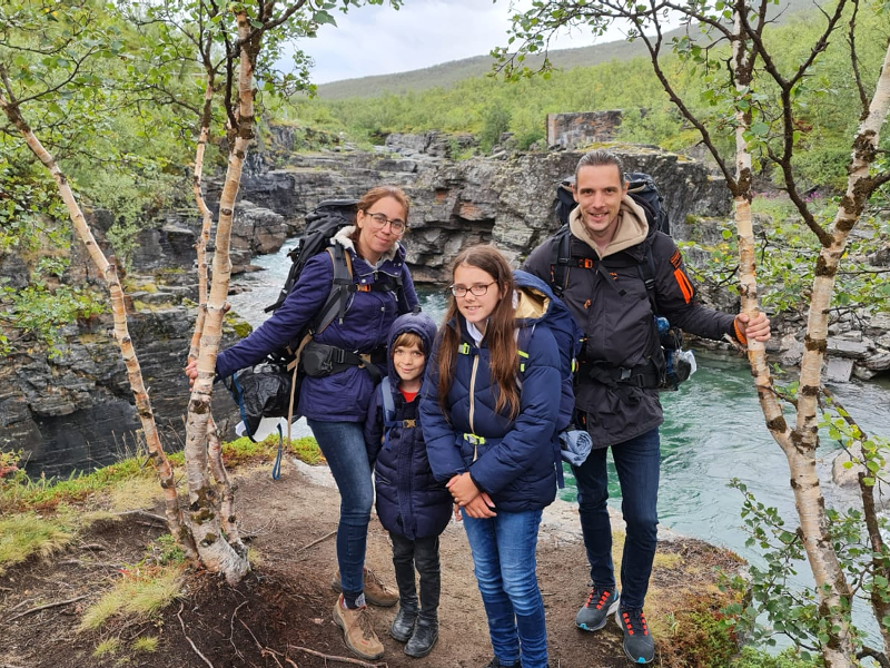 Het gezin van Kim van Kleine prijs voor een Wereldreis in Zweeds Lapland