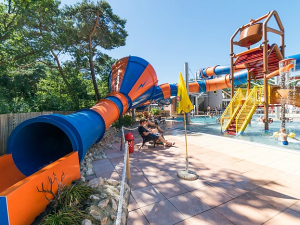 De gave supercone glijbaan bij de Zandstuve