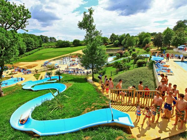Mooie glijbaan bij camping Saint Avit Loisirs