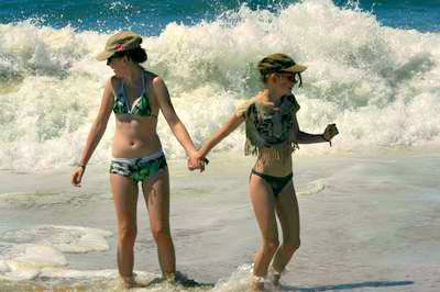Spelen in de hoge golven bij Contis-Plage