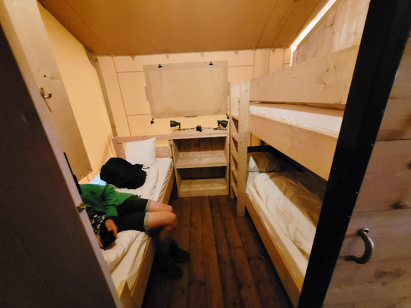 De kinderkamer met het stapelbed