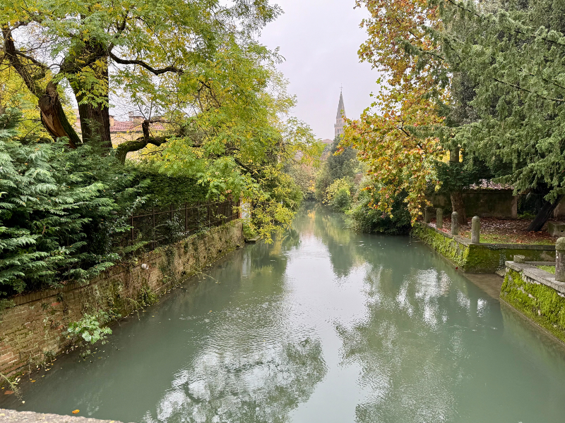 In Portogruaro heb je leuke straatjes en mooie grachten