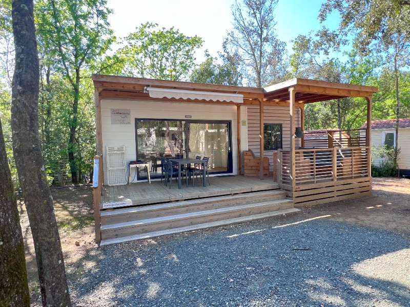 De mooie, grote Lounge Deluxe XL van Gustocamp