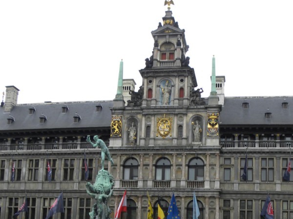 Het beeld van Hand werpen in Antwerpen
