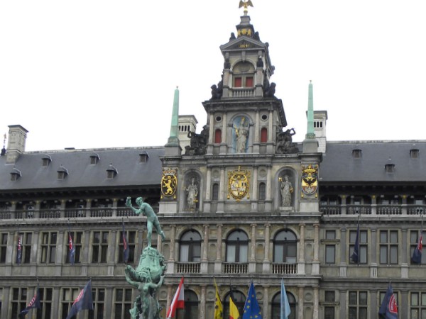 Het beeld van Hand werpen in Antwerpen