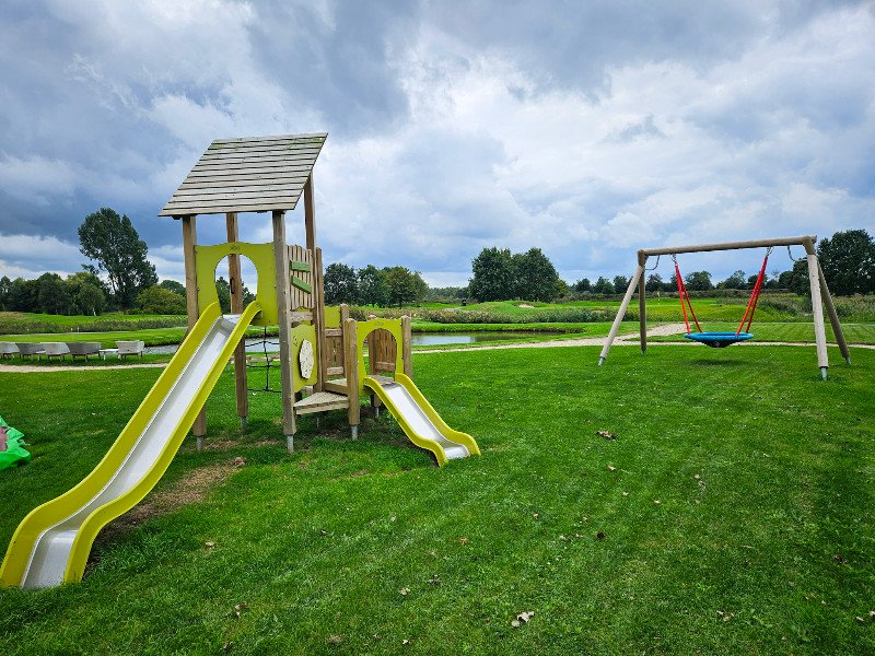 Speeltuintje bij het terras en de golfbaan