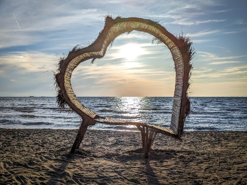Een leuk hartje op het strand van Golem, ten zuiden van Durrës