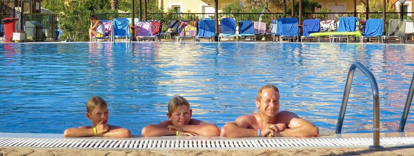 Zeb, Tycho en Patrick bij Aqualand Village op Corfu