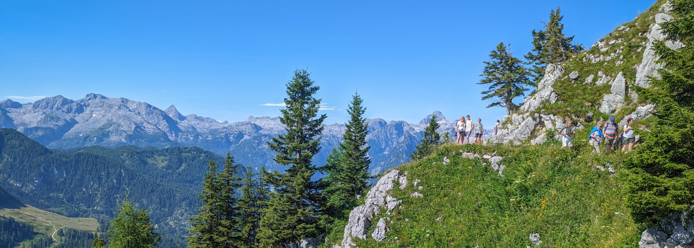 Ons gezin aan de wandel in Beieren. We lopen hier op de Jenner Bergalm, en hebben een geweldig uitzicht!