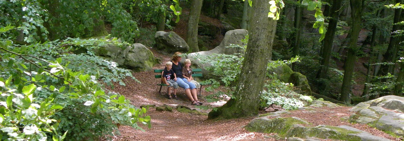 We rusten even uit tijdens de wandeling in de Luxemburgse natuur