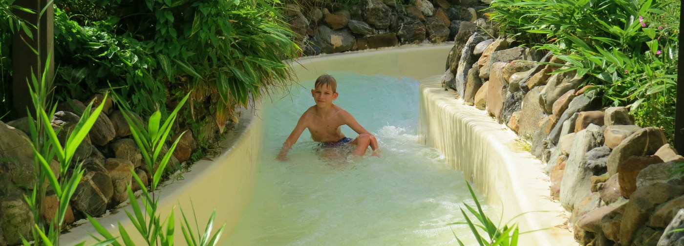 Plezier in de wildwaterbaan van Center Parcs