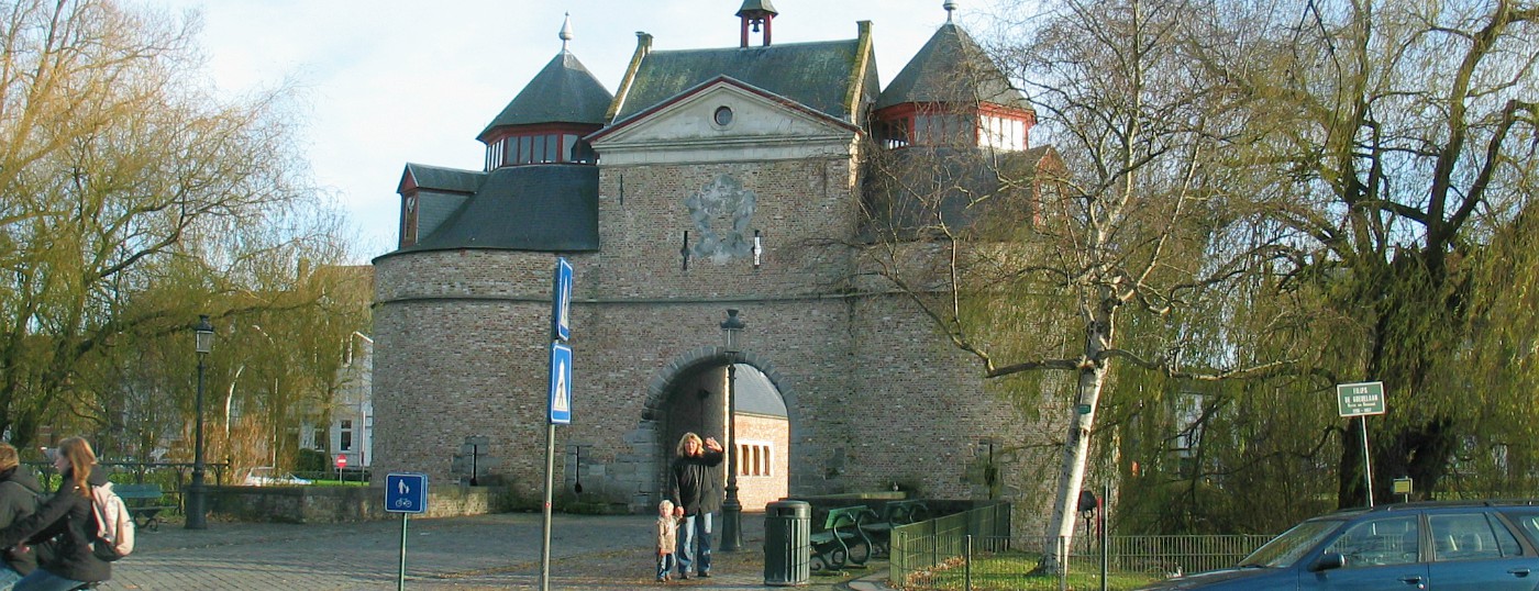 Met Zeb in Brugge bij de stadspoort