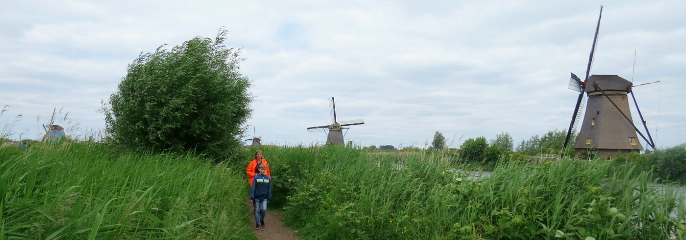 Sabine en Tycho bij Kinderdijk