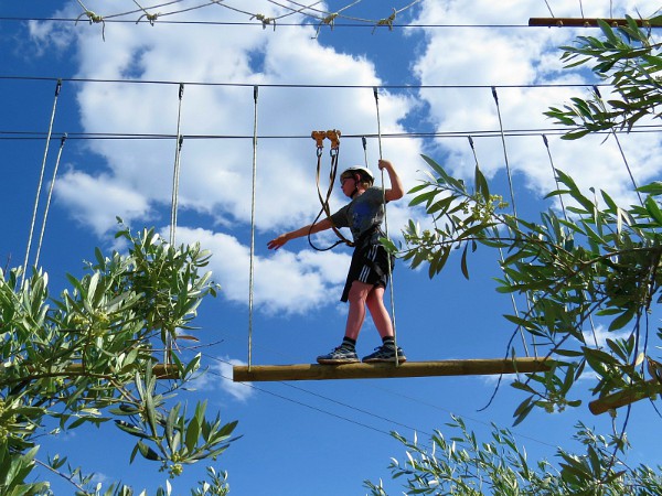 Zeb in actie in het klimpark van Cambrils