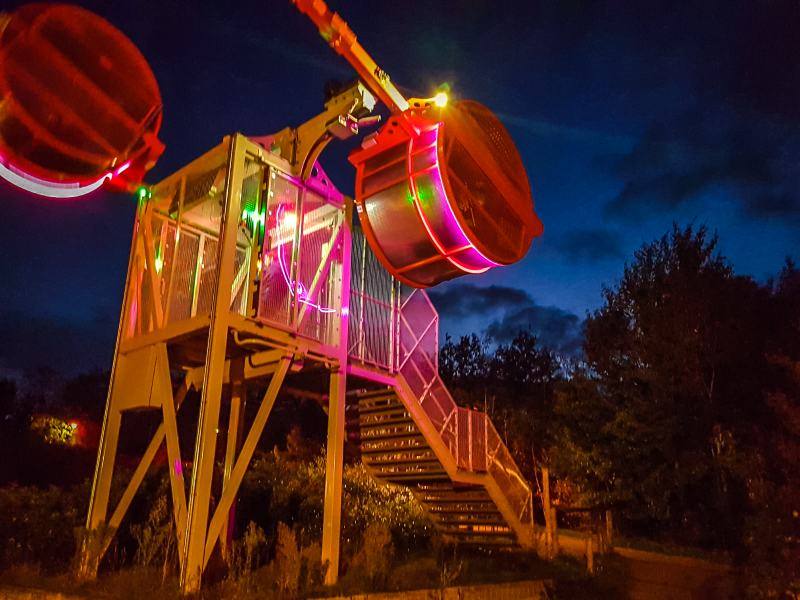 De SaltoSwing op BillyBird Hemelrijk is tijdens het Herfstival gaaf uitgelicht.