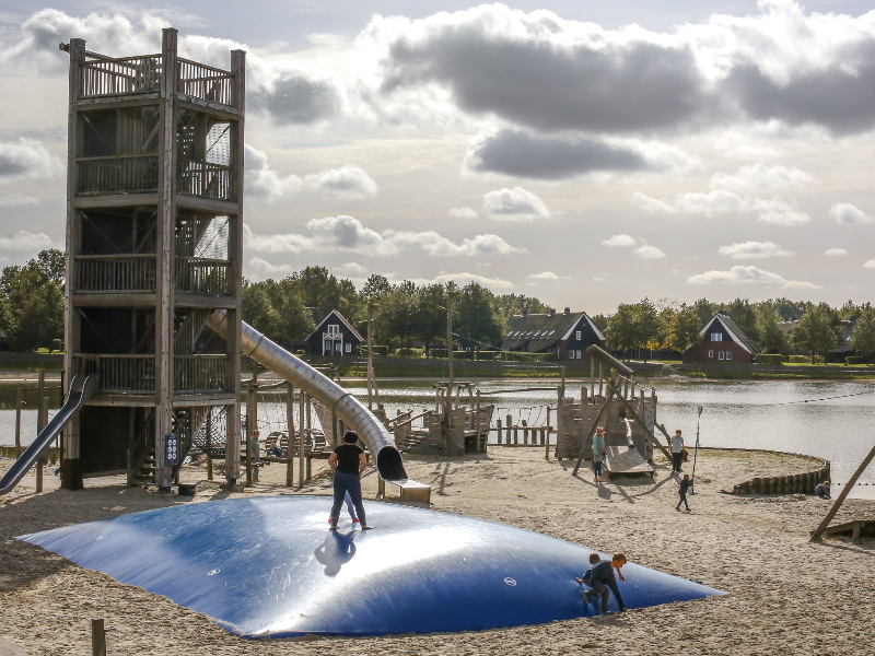 De speeltuin aan het recreatiemeer van Hof van Saksen