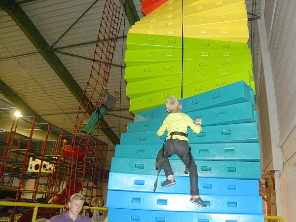 Hof van Saksen, klimmen in de indoor speeltuin