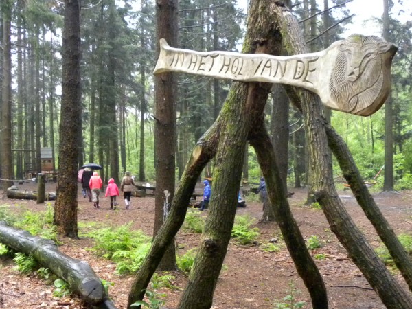 Zelfs in de regen vonden onze jongens het Hol van de Leeuw superleuk