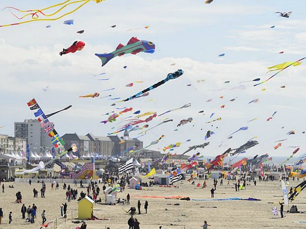 Vlieger-evenement aan de Belgische Kust.