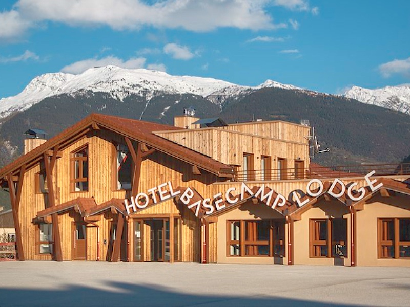 Wintersporthotel voor gezinnen met kinderen in de Franse Alpen: Hotel Base Camp Lodge