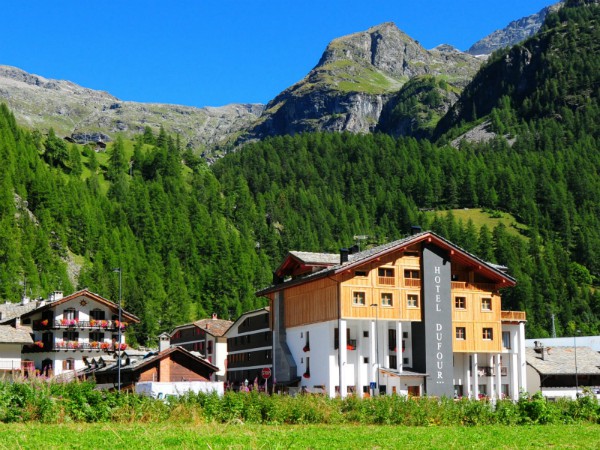 Hotel Dufour aan de voet van de bergen