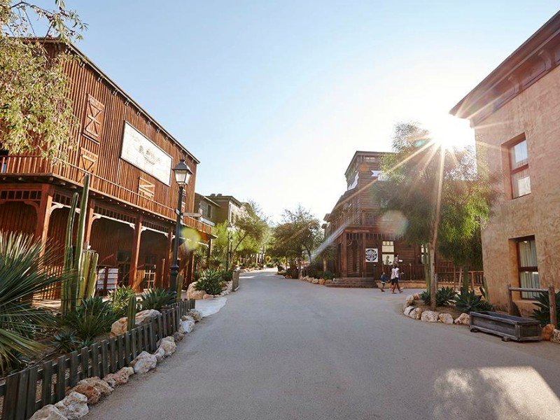 Het Wil West straatje van Hotel Gold River