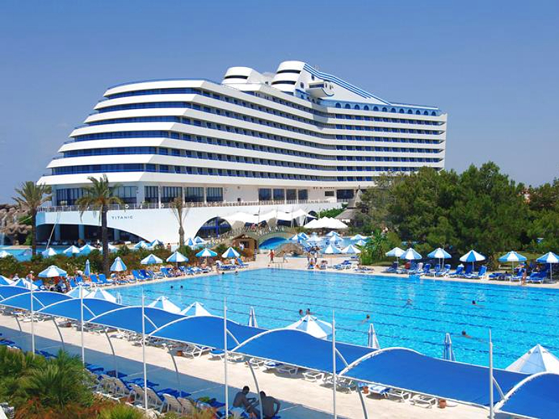 Titanic Beach Resort met het wedstrijdbad