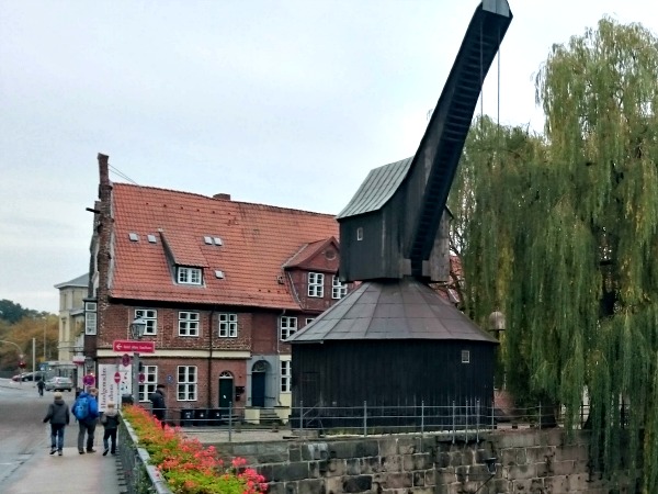 De oude houten hijskraan in Lüneburg