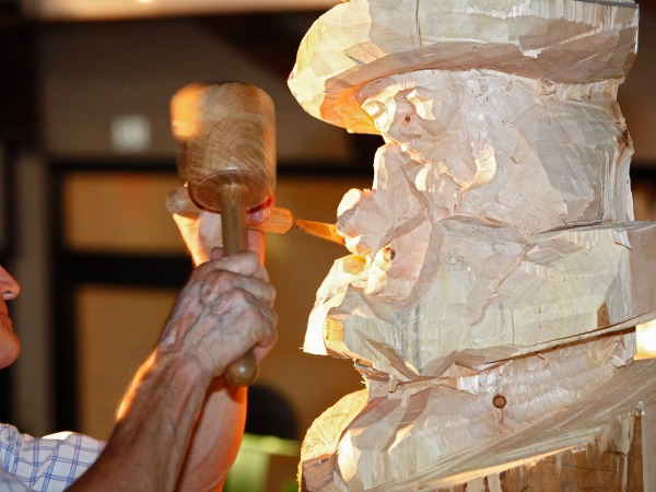 Houtsnijder in actie