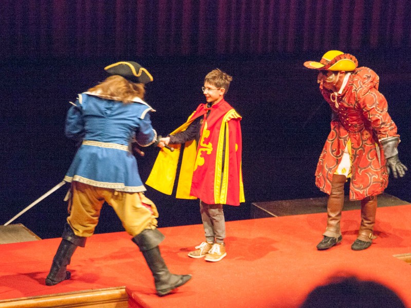 Humor voorafgaand aan de Musketiershow