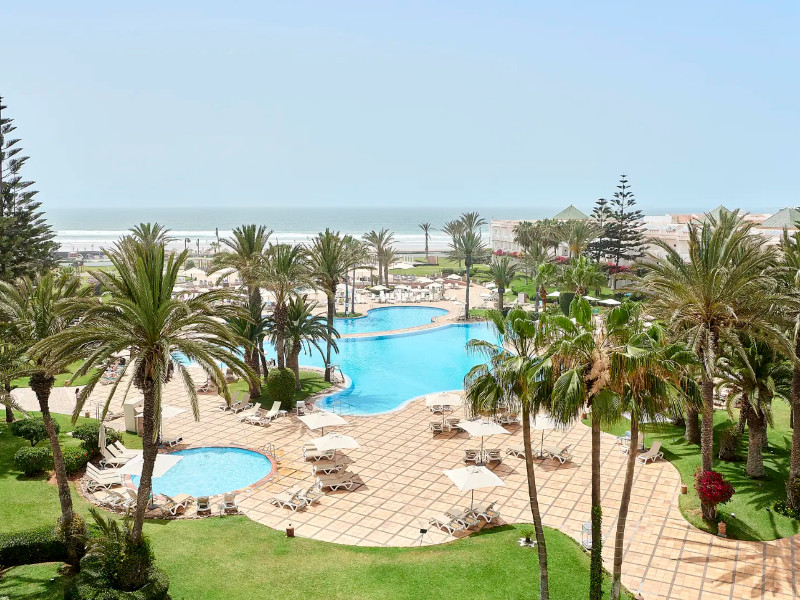 Iberostar Waves Founty Beach zwembad met de zee