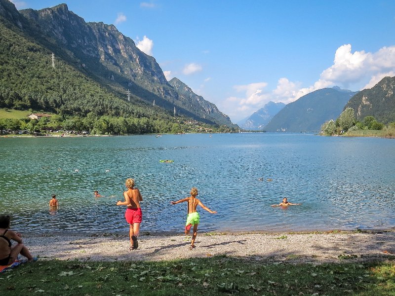 Het Idromeer is een nog relatief onontdekte parel in Noord-Italië. Het ligt ten zuiden van de Dolomieten en is een superplek voor actieve en sportieve gezinnen!