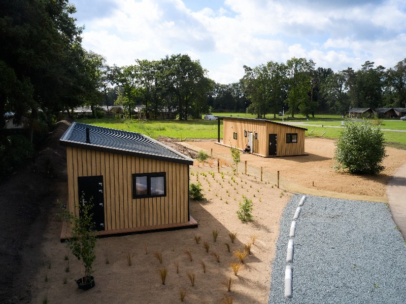 Zandlodges op recreatiepark de Ijsvogel