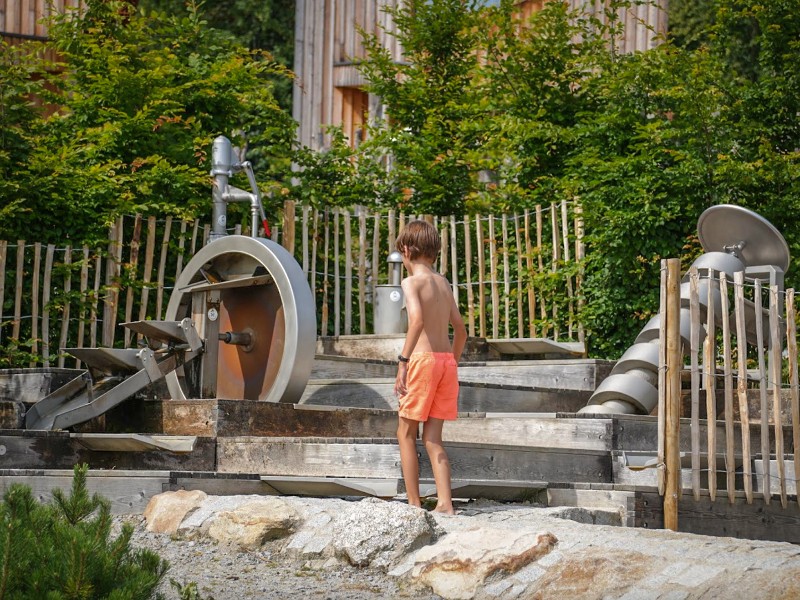 Quinn in een van de waterspeeltuinen in Ikuna Erlebnisresort