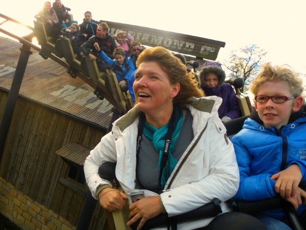 Samen met Zeb in het snelle western-treintje in Slagharen