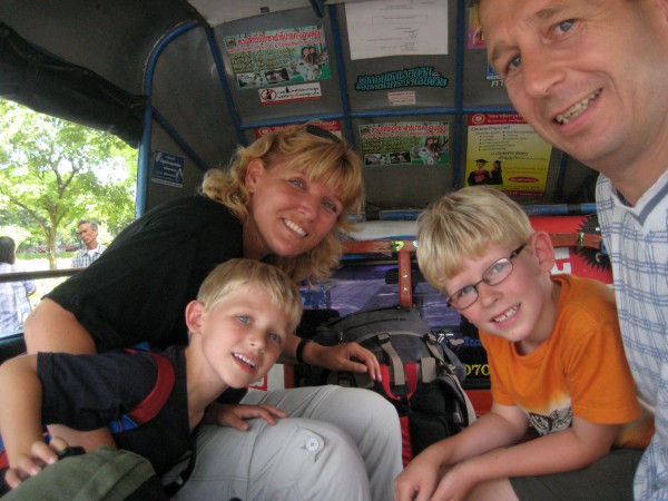 In een tuktuk in Thailand