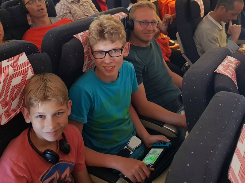 In het vliegtuig naar Madagascar