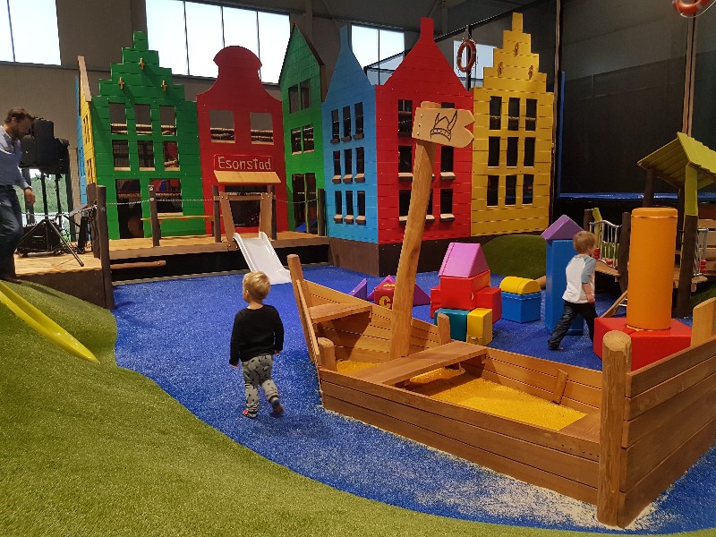 In de indoor speeltuin is Landal Esonstad nagebouwd