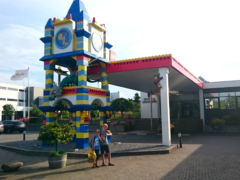 De ingang van het Legoland Hotel in Billund