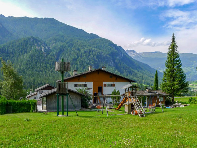 Speeltuin bij het vakantiehuis in Zwitserland