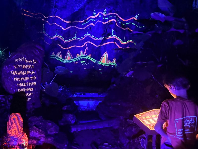Wandel door het spannende Luminous Forest in Lost World of Tambun