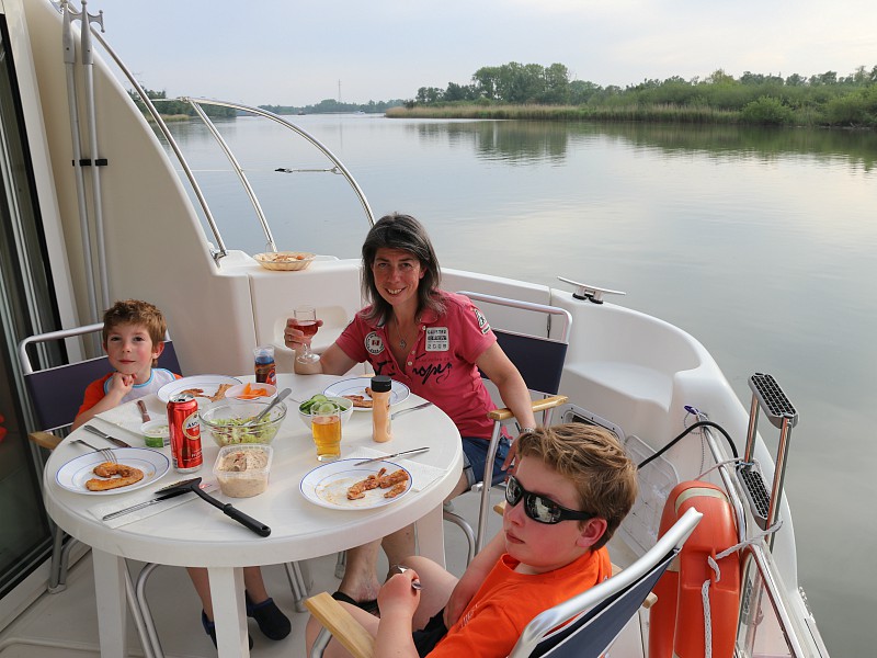 Wat een uniek plekje voor een barbecue!