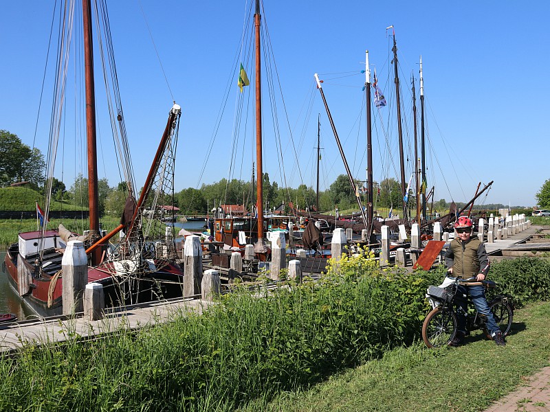 Fietsen langs de Historische Haven van Woudrichem