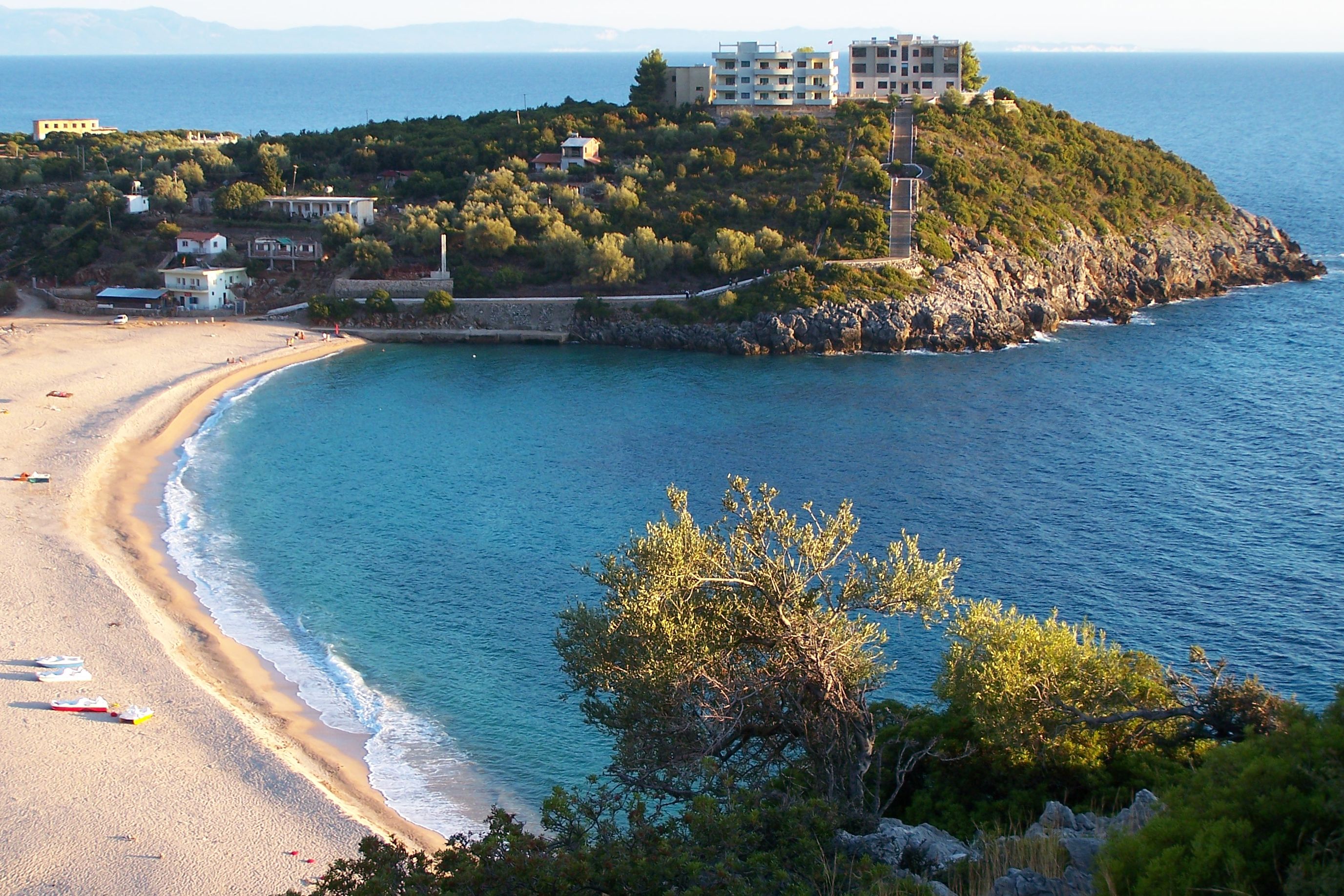 Jala Beach aan de Albanese Rivièra. Foto door Arben77