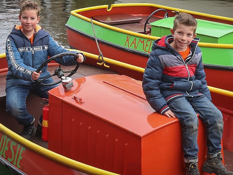 De kinderen van Cindy tijdens een uitje naar het Fries Kameleondorp