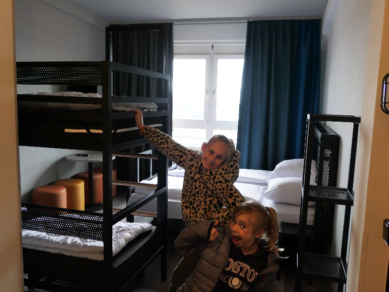 De kinderen waren erg blij met de vier persoonskamer met stapelbed