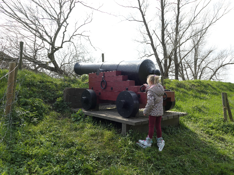 Kanonnen beschermen de vestingstad Brielle