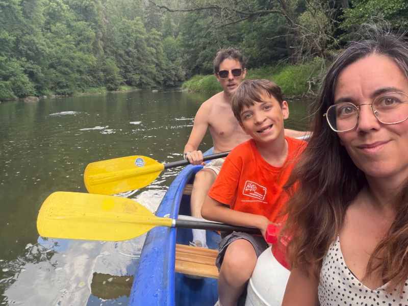 Met een driepersoons kano van Loket naar Karlovy Vary met kinderen Met een driepersoons kano van Loket naar Karlovy Vary met kinderen