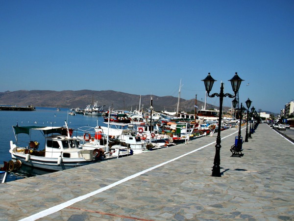 De mooie haven van Karystos